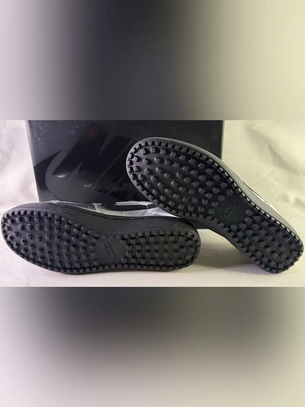 Nike Women’s 7.5 Youth 6 Silver Metallic Low-Top Sneakers with Black Accents New